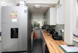 3 bedroom, Semi-detached house for sale