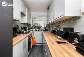 3 bedroom, Semi-detached house for sale