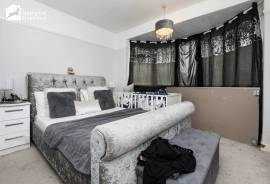 3 bedroom, Semi-detached house for sale