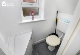 3 bedroom, Semi-detached house for sale