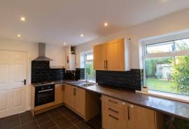 3 bedroom, Semi-detached house for sale