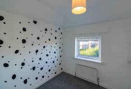 3 bedroom, Semi-detached house for sale