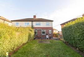 3 bedroom, Semi-detached house for sale