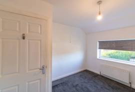 3 bedroom, Semi-detached house for sale