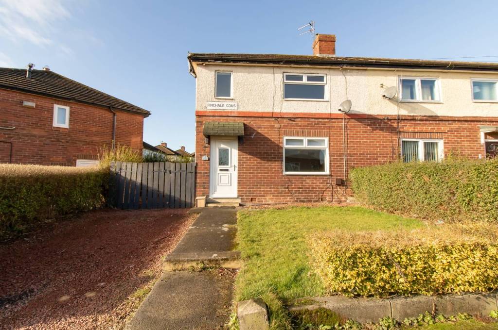 3 bedroom, Semi-detached house for sale