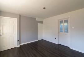3 bedroom, Semi-detached house for sale