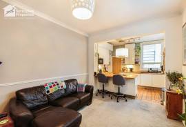 2 bedroom, Maisonette for sale