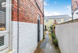 2 bedroom, Maisonette for sale