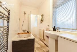 2 bedroom, Maisonette for sale