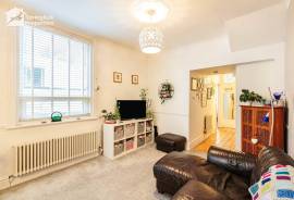 2 bedroom, Maisonette for sale