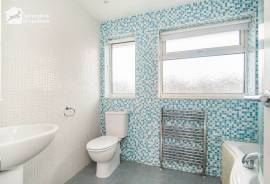 3 bedroom, Semi-detached house for sale
