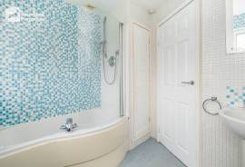 3 bedroom, Semi-detached house for sale