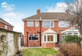 3 bedroom, Semi-detached house for sale