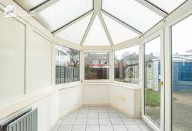 3 bedroom, Semi-detached house for sale