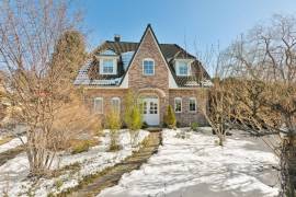 Ready to move! Modern 3-bedroom home with parking and garden