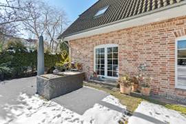 Ready to move! Modern 3-bedroom home with parking and garden
