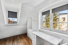 Ready to move! Modern 3-bedroom home with parking and garden