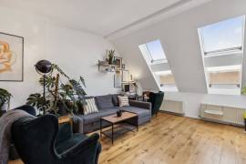 Ready to Move: 2-room Penthouse with balcony in Wrangelkiez in Kreuzberg