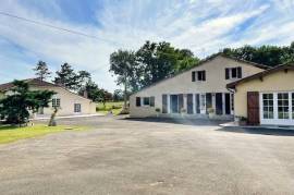Magnifique propriete 1,6 ha, Ancienne Ferme avec Deux Habitations et Vue sur les Pyrenees