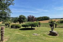 Magnifique propriete 1,6 ha, Ancienne Ferme avec Deux Habitations et Vue sur les Pyrenees
