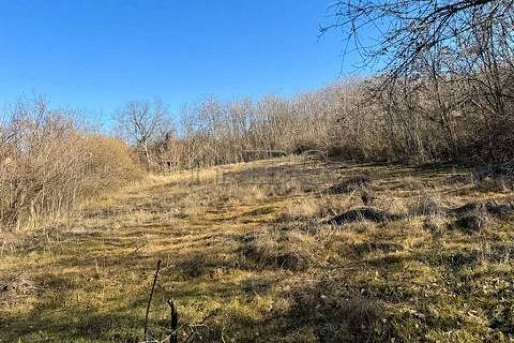1819 m² großes Grundstück zum Verkauf in einer sich entwickelnden familienfreundlichen Gegend von Ruse