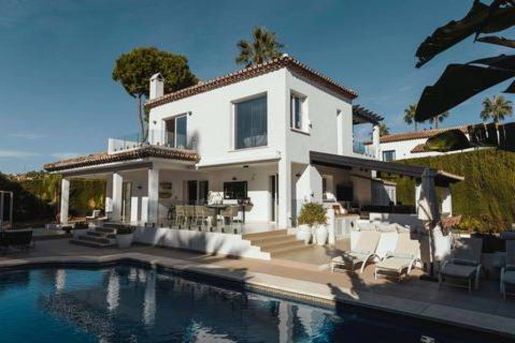 Modern villa in Nueva Andalucía