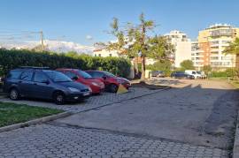 Spacious garage in Portimão