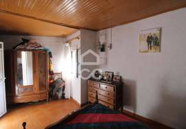 4 bedroom villa for restoration with potential on the outskirts of Chaves