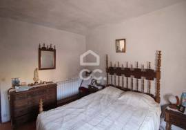 4 bedroom villa for restoration with potential on the outskirts of Chaves