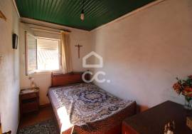 4 bedroom villa for restoration with potential on the outskirts of Chaves