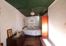 4 bedroom villa for restoration with potential on the outskirts of Chaves