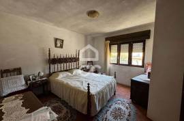 4 bedroom villa for restoration with potential on the outskirts of Chaves