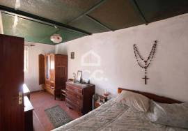 4 bedroom villa for restoration with potential on the outskirts of Chaves