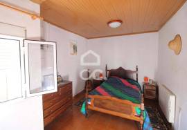 4 bedroom villa for restoration with potential on the outskirts of Chaves