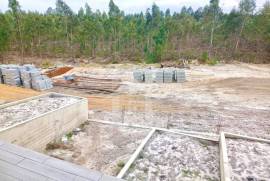 Moradias em Banda T4 em Casal dos Matos, Leiria