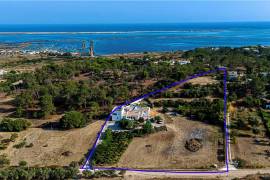 Large Property in Livramento with House, Annexes, Patio, and Pool, Close to the Sea