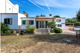 Large Property in Livramento with House, Annexes, Patio, and Pool, Close to the Sea