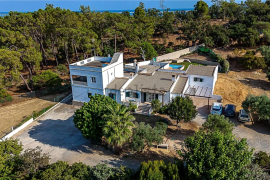 Large Property in Livramento with House, Annexes, Patio, and Pool, Close to the Sea