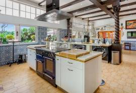 Family Estate with Guest Annex, Heated Pool & Outbuildings in Tavira