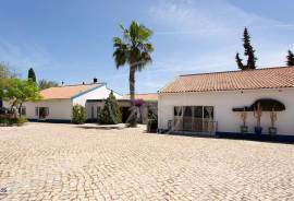 Family Estate with Guest Annex, Heated Pool & Outbuildings in Tavira