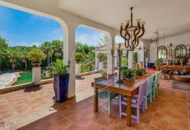 Family Estate with Guest Annex, Heated Pool & Outbuildings in Tavira