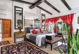 Family Estate with Guest Annex, Heated Pool & Outbuildings in Tavira