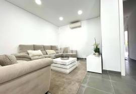 ALBUFEIRA - THREE BEDROOM VILLA - SWIMMING POOL
