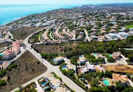 Luxurious Ocean-View Villas Under Construction in Praia da Luz