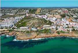 Luxurious villas with sea views under construction in Praia da Luz