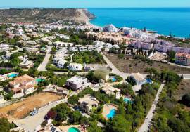 Luxurious villas with sea views under construction in Praia da Luz