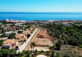 Luxurious villas with sea views under construction in Praia da Luz