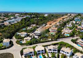 Luxurious Ocean-View Villas Under Construction in Praia da Luz