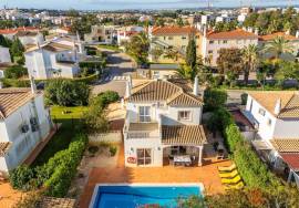 Villa Oasis - Local Accommodation