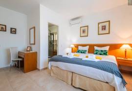 Villa Oasis - Local Accommodation